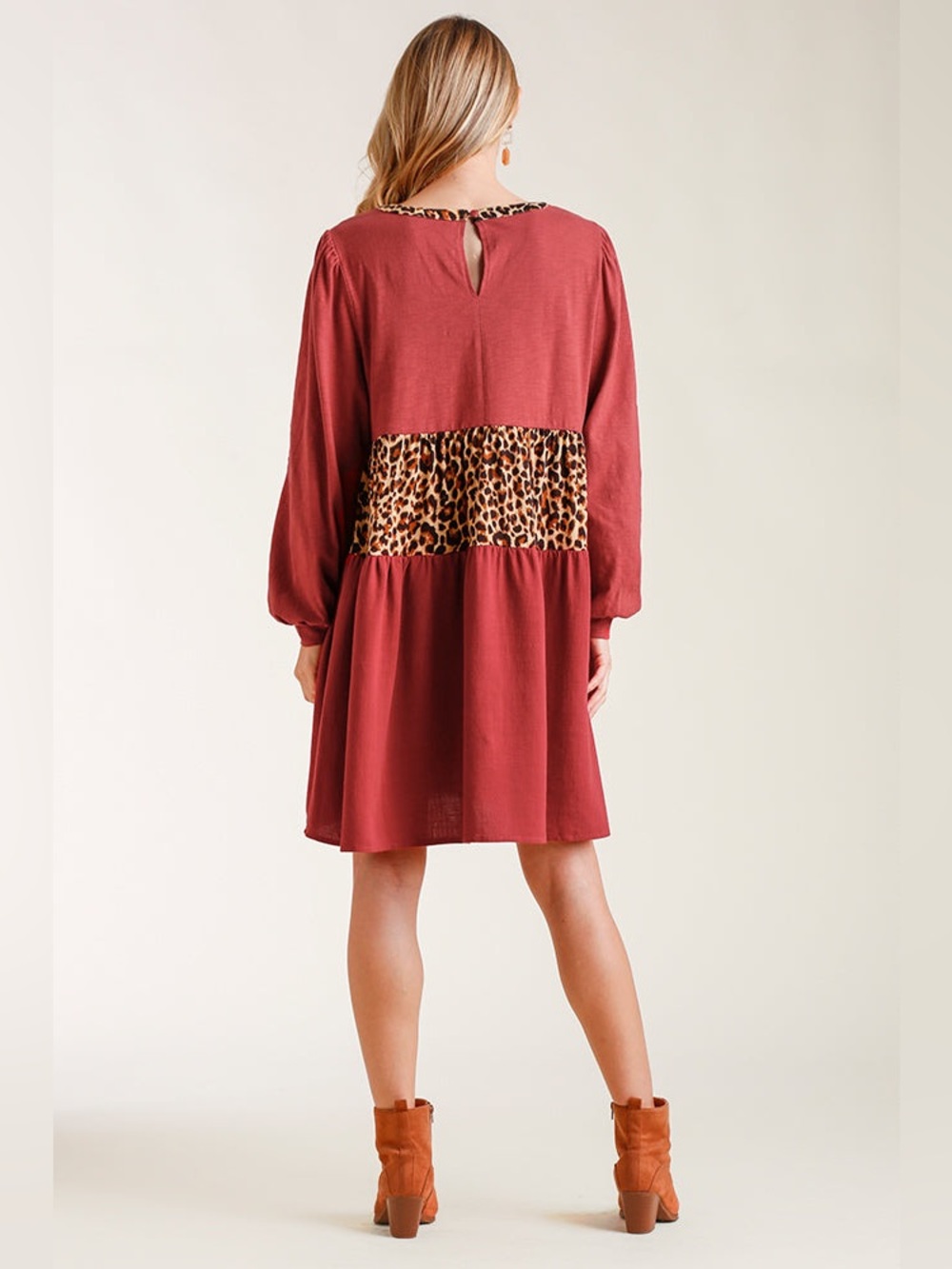 Umgee Linen Blend LEOPARD TIERED BABYDOLL DRESS - Picture 3 of 7